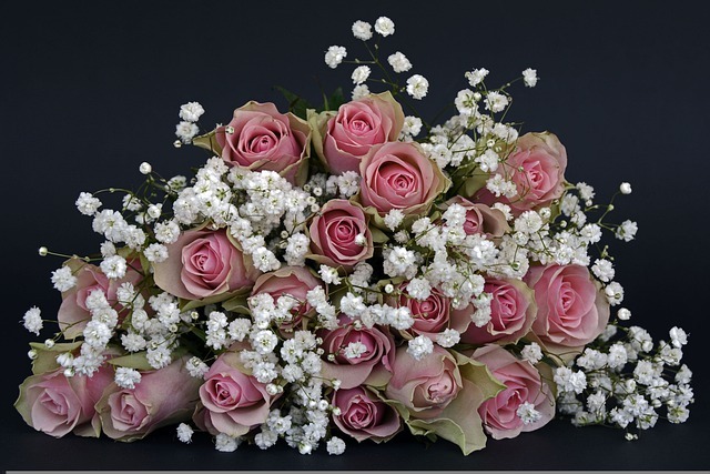 regalar flores en ramo de flores en cesta de flores Florerías en Puerto Peñasco